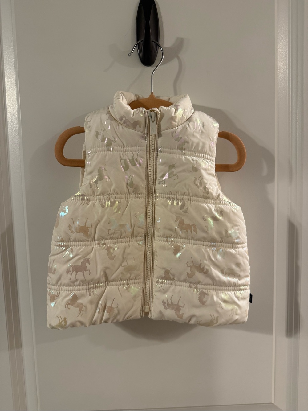 GAP Baby Girl Cream Iridescent Shimmery Unicorn Puff Vest Winter 18-24 Months